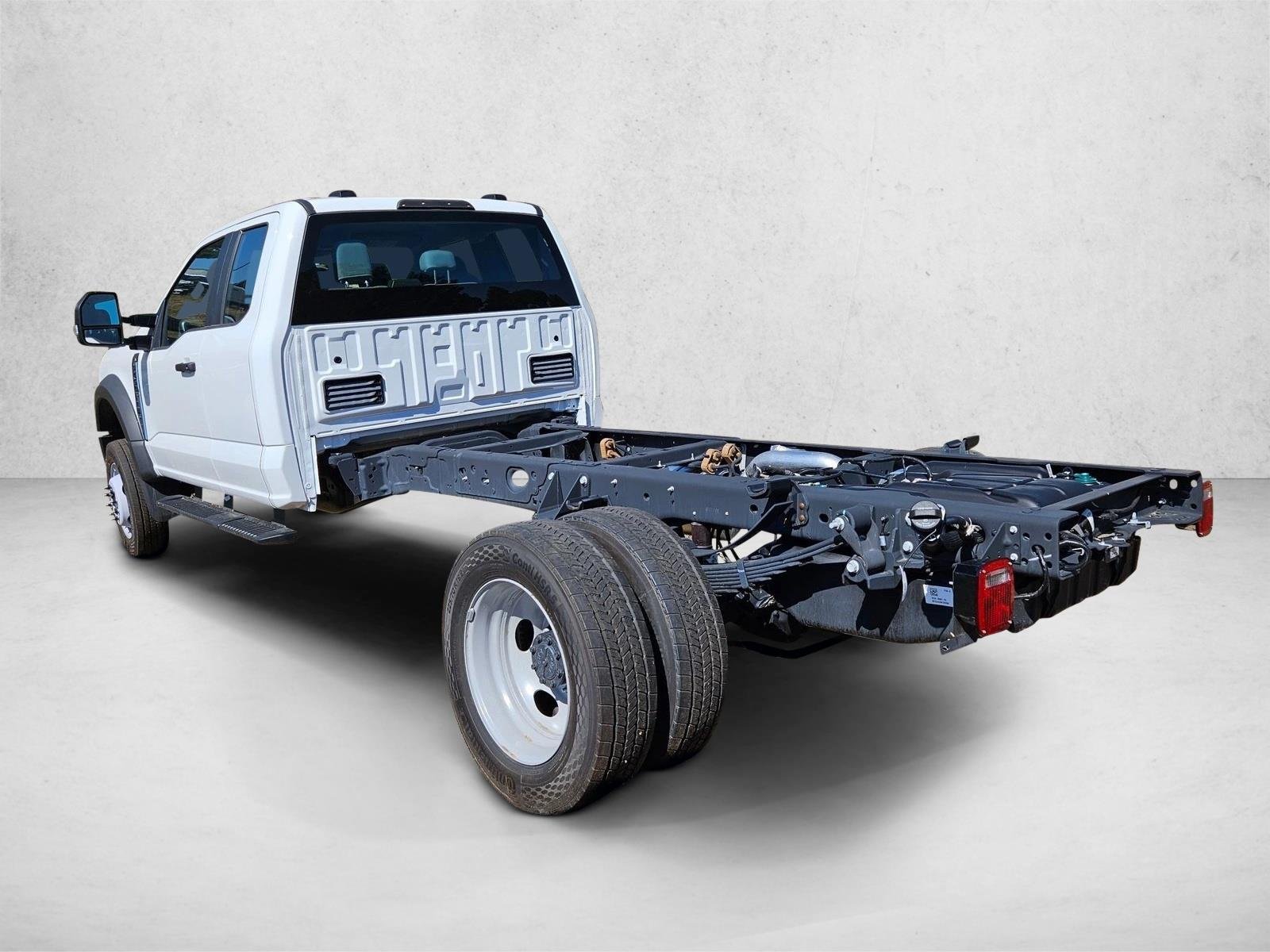 2024 Ford F-450 Super Duty Chassis Cab XL - Photo 9