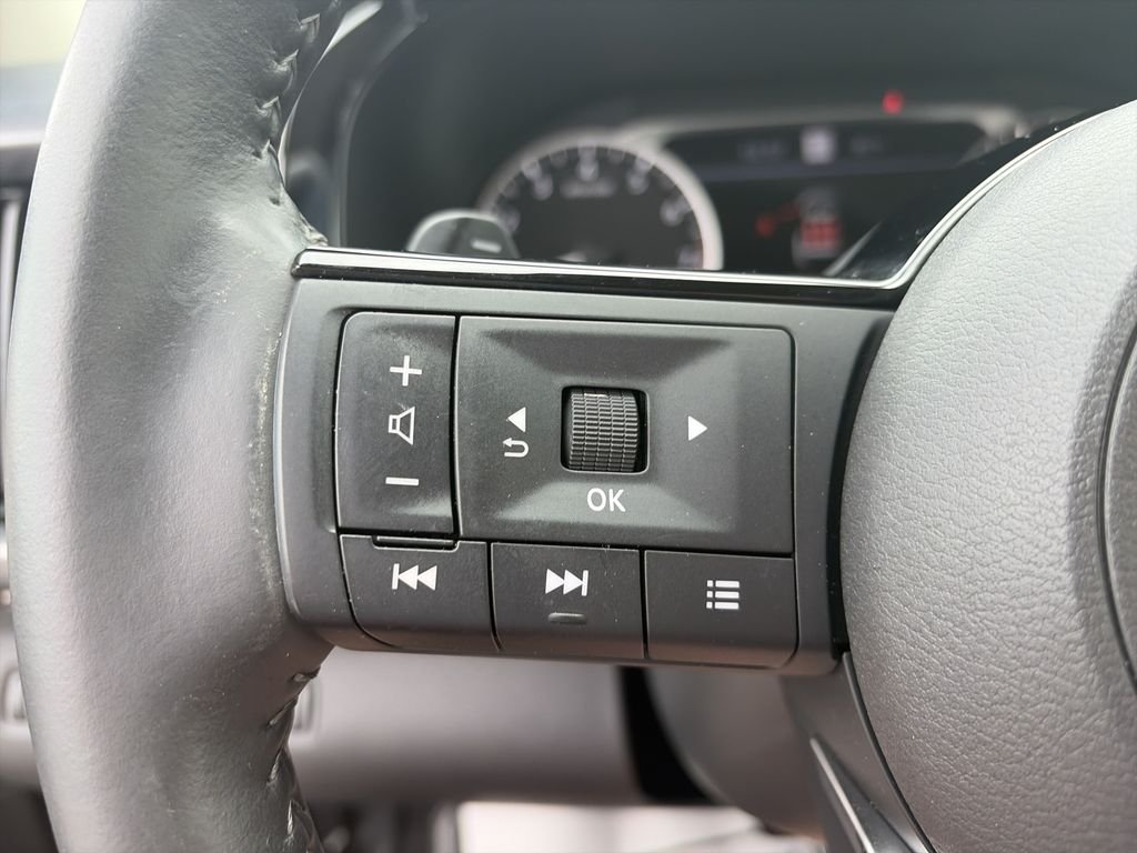 Used 2025 Black Nissan SL image 21