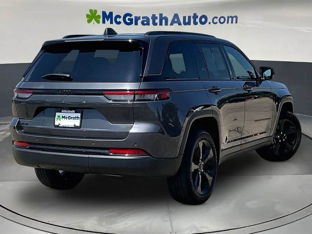 Used 2023 Gray Jeep Altitude X image 7