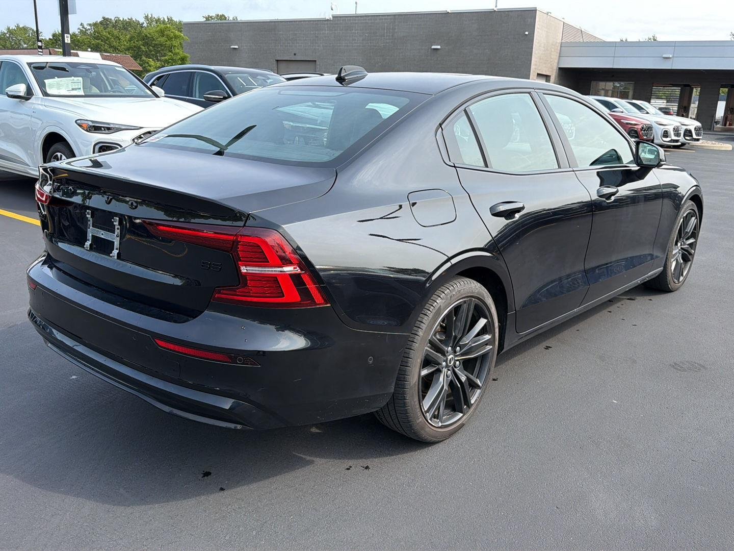 Used 2024 Onyx Black Metallic Volvo Plus Black Edition image 9