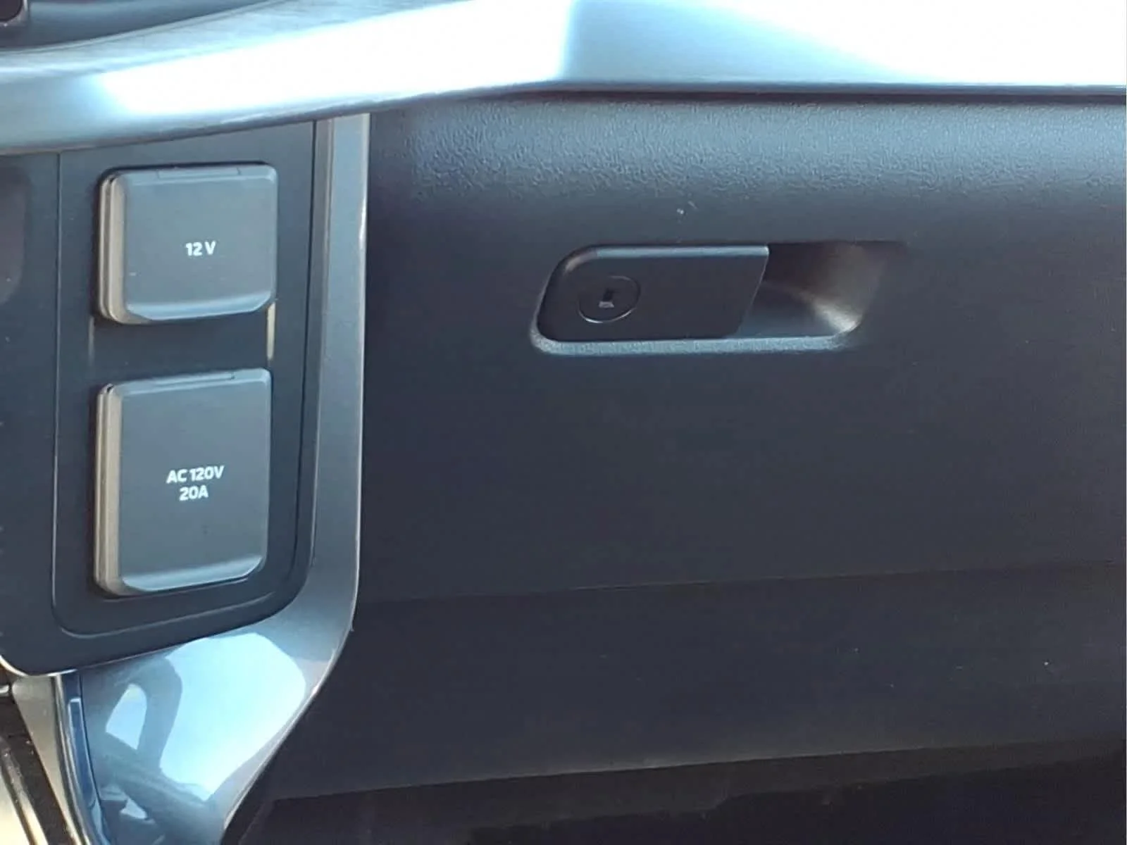 Used 2023 Star White Metallic Tri-Coat Ford LARIAT image 26