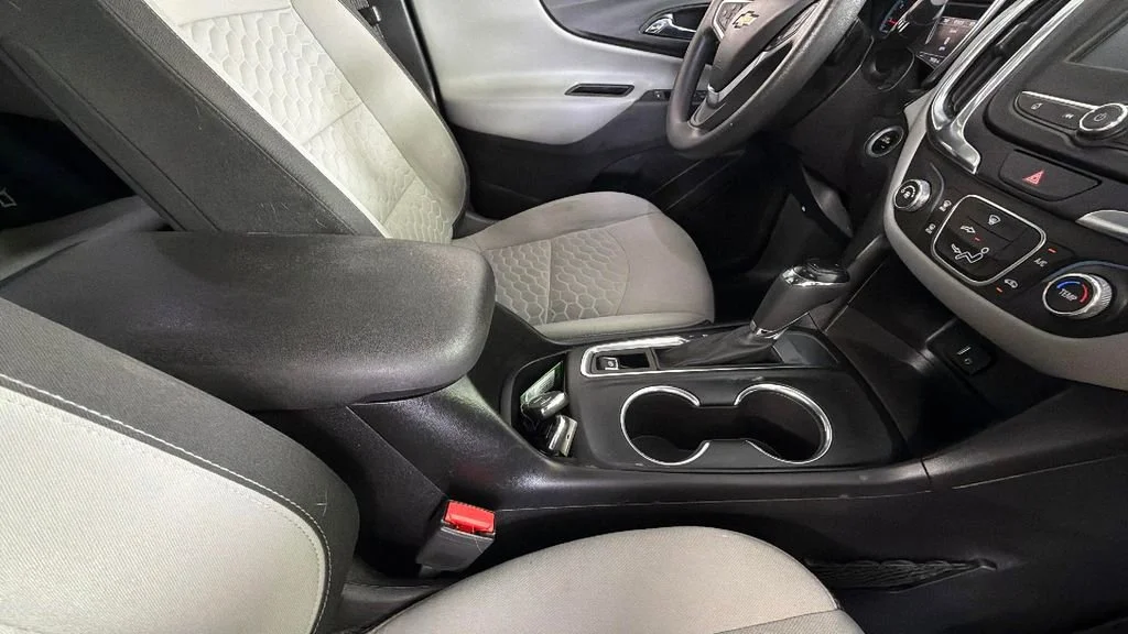 Used 2018 SILVER ICE METALLIC Chevrolet LS image 34