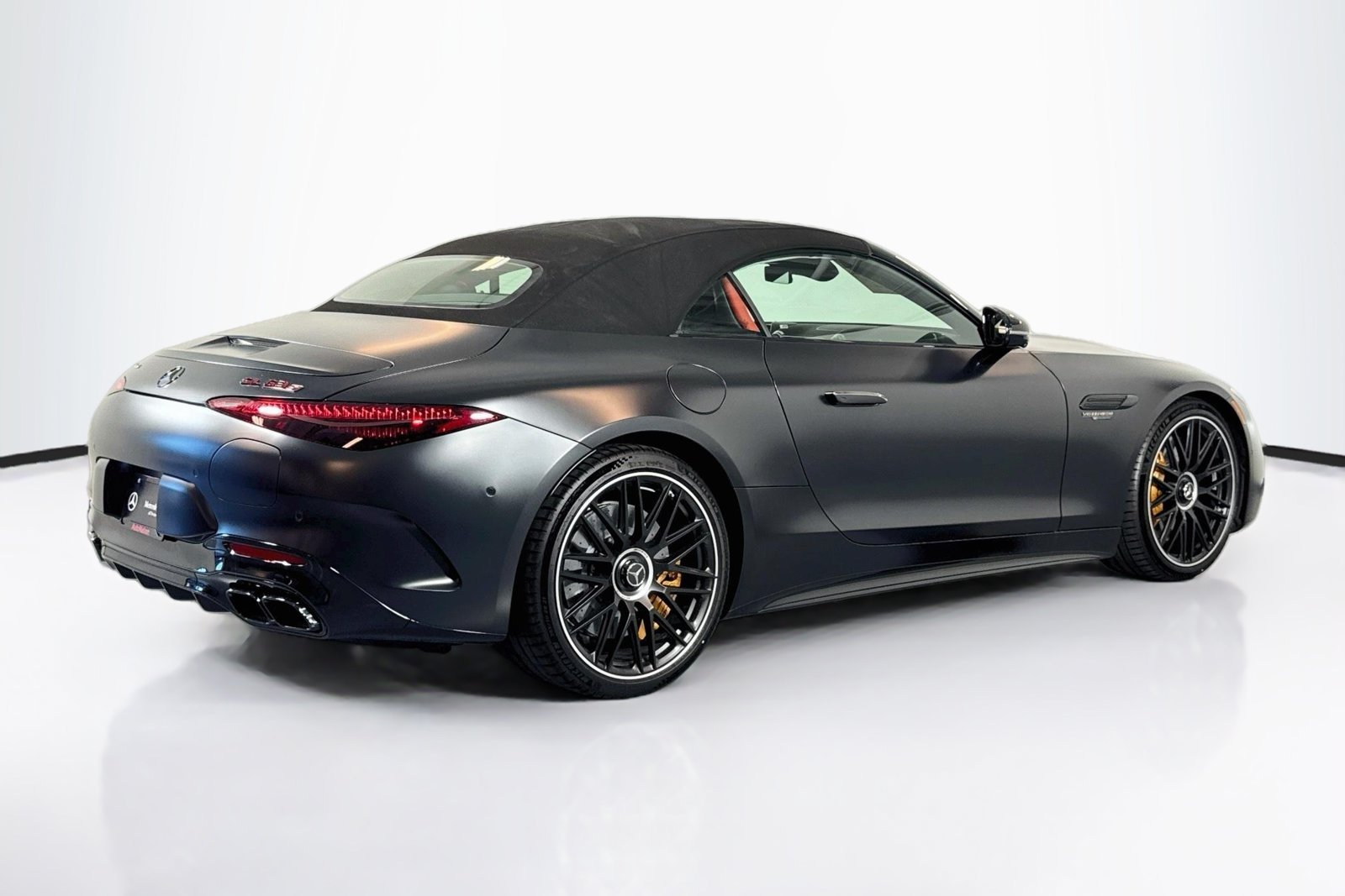 New 2026 MANUFAKTUR Night Black Magno Mercedes-Benz AMG® SL 63 S E Performance image 5
