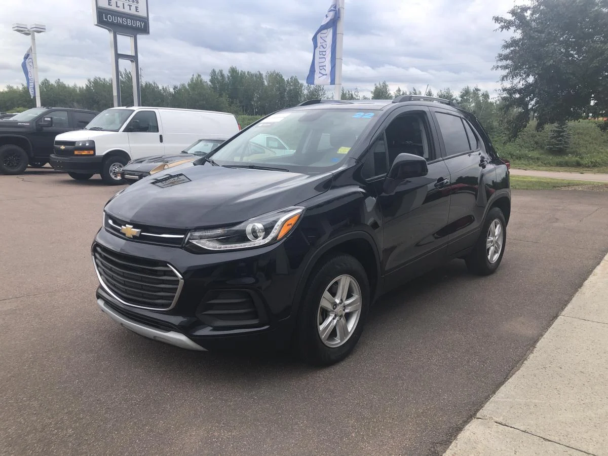 Used 2022 Blue Chevrolet AWD 4dr LT w/ Leather image 5