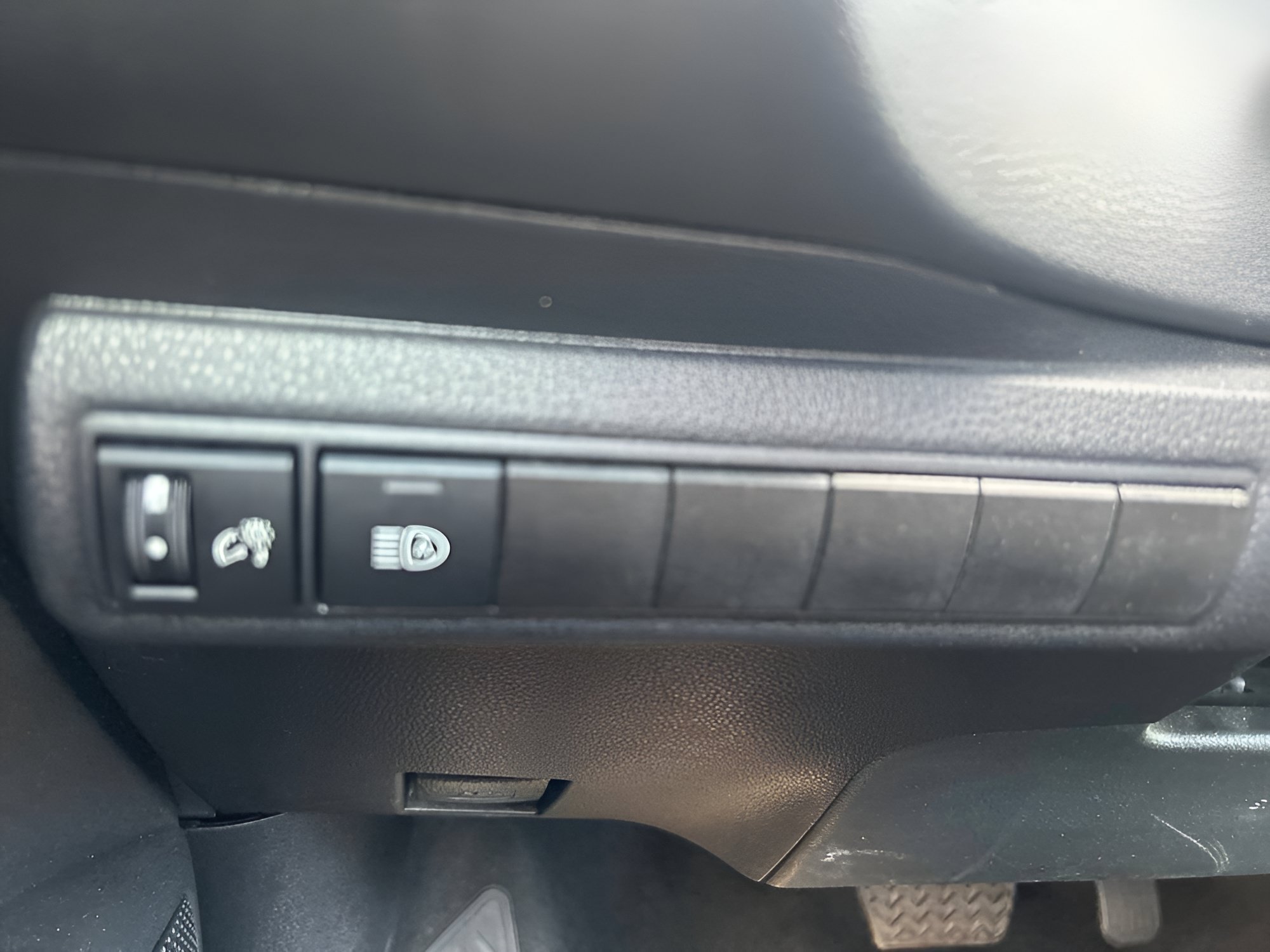 Used 2025 Midnight Black Metallic Toyota LE image 22