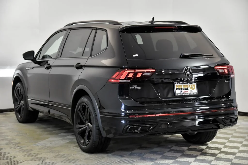Certified Used 2024  Volkswagen 2.0T SE R-Line Black image 4