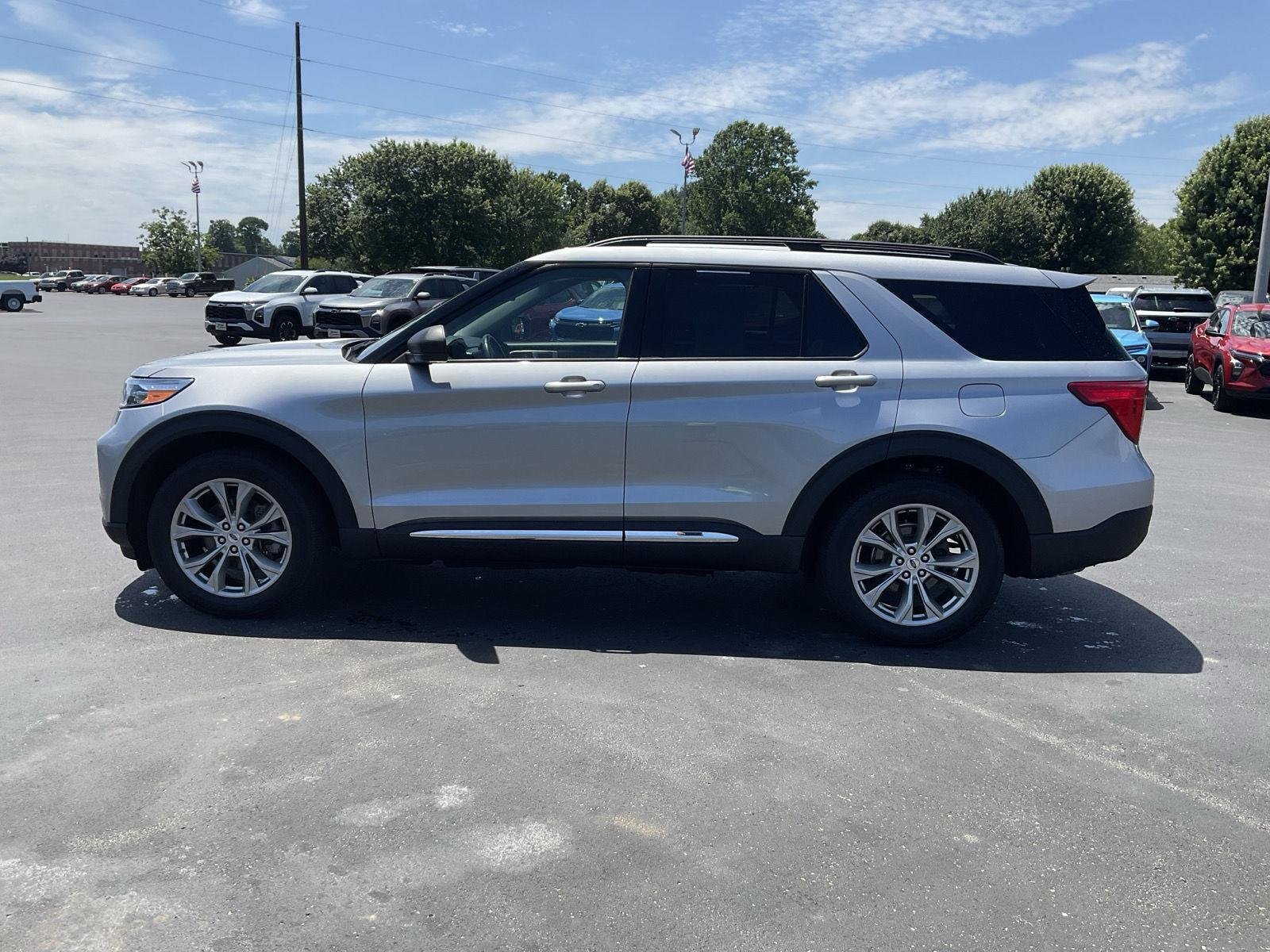 Used 2023 Iconic Silver Ford XLT image 4