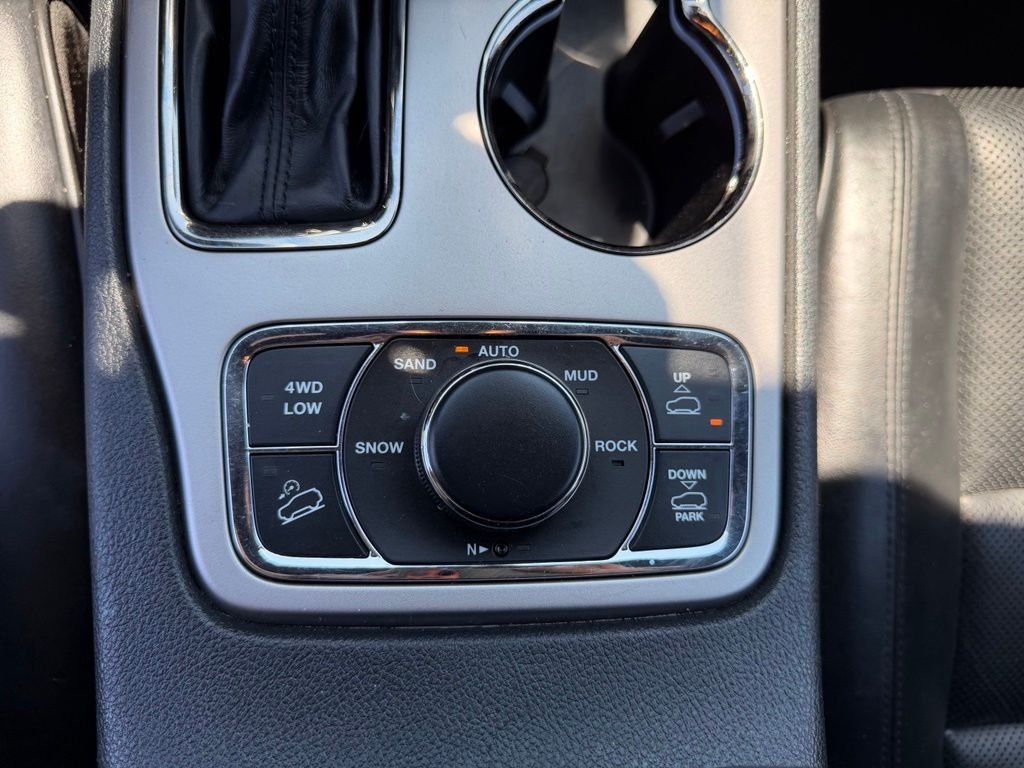 Used 2018 Sangria Metallic Clearcoat Jeep Overland image 37
