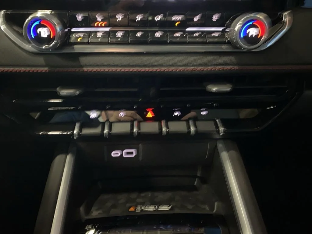 2026 Chevrolet Colorado Z71 - Photo 9