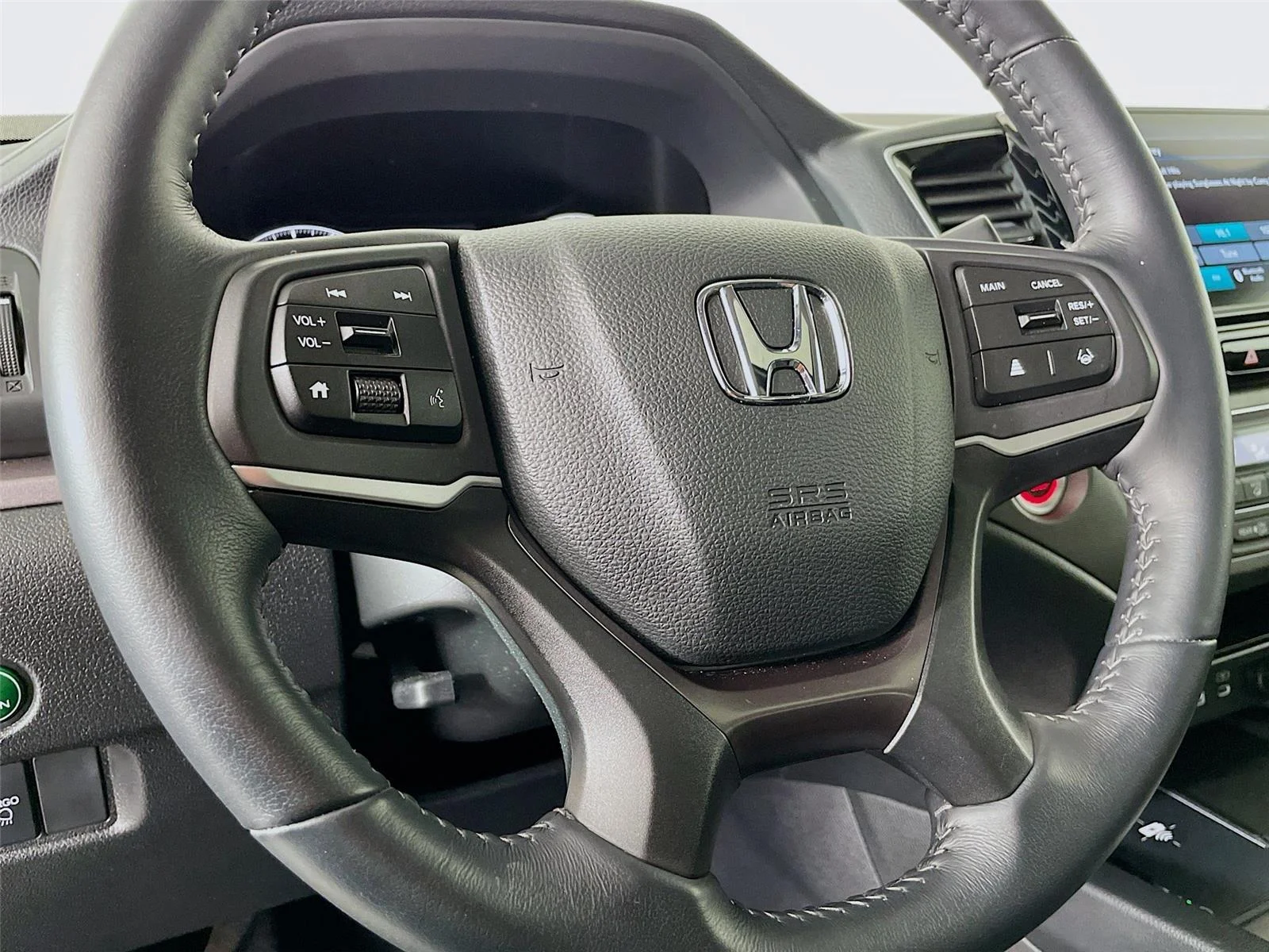 Certified Used 2025 Crystal Black Pearl Honda RTL+ image 15