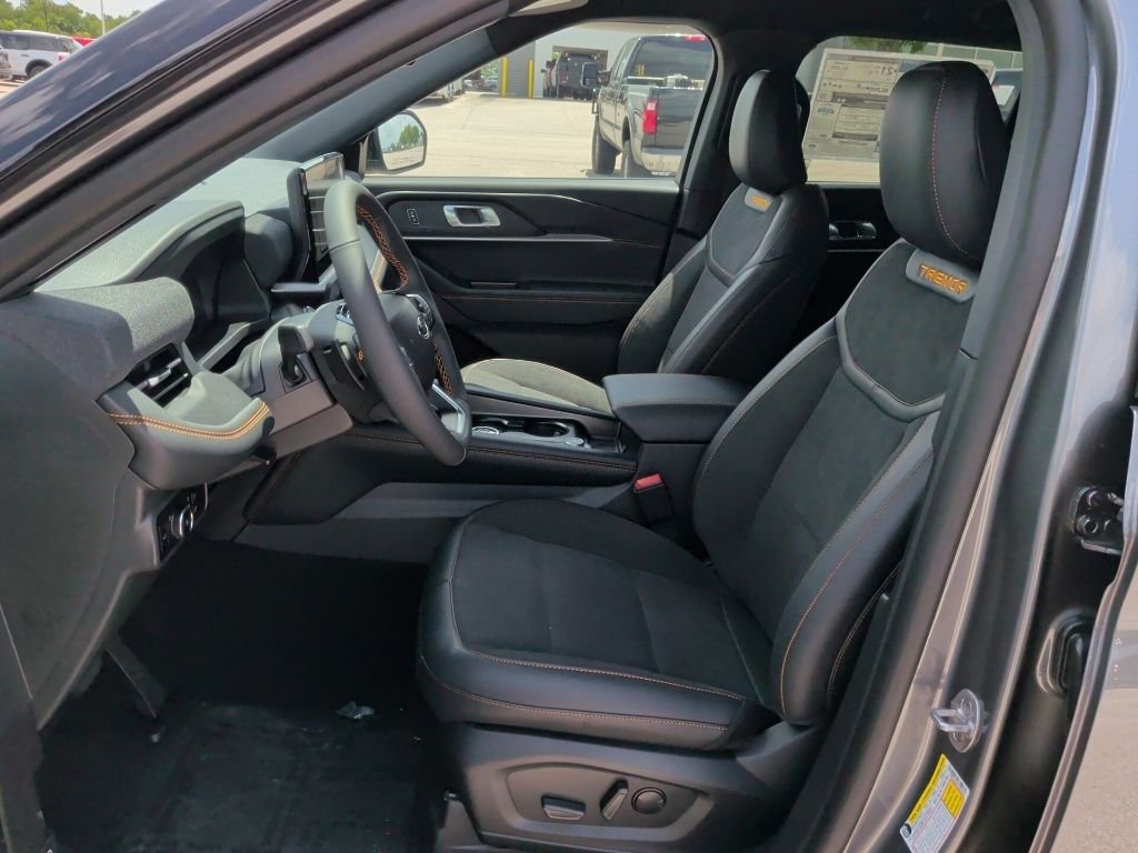 New 2026 Carbonized Gray Metallic Ford Tremor® image 13