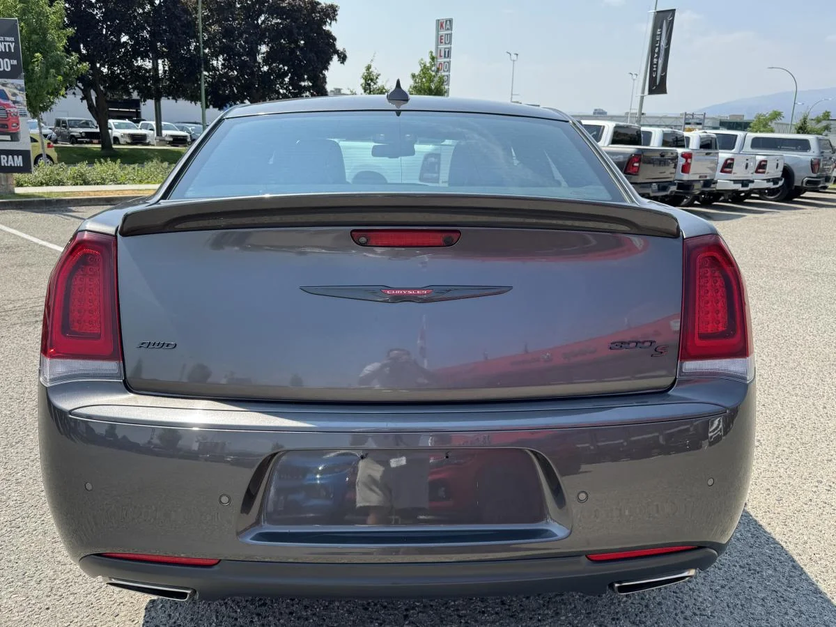Used 2021 Black Chrysler S V6 Awd image 7