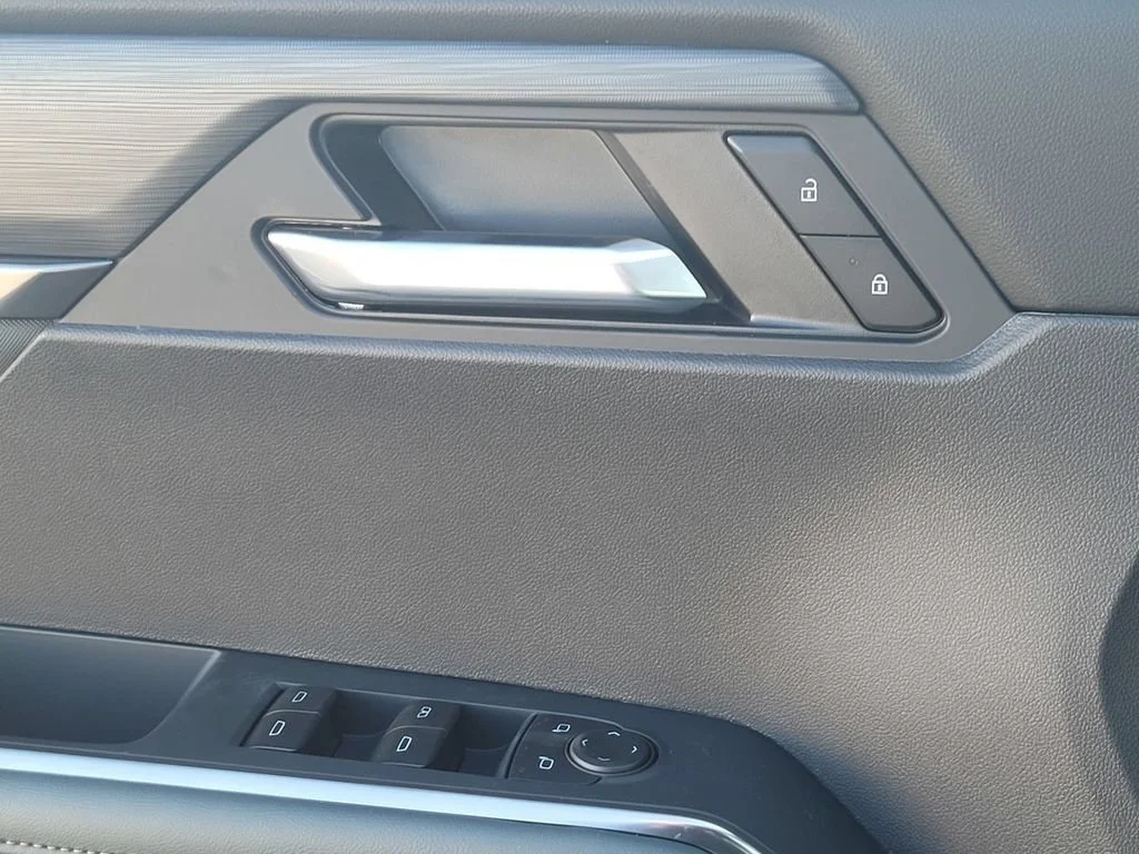2026 GMC Acadia AT4 - Photo 25