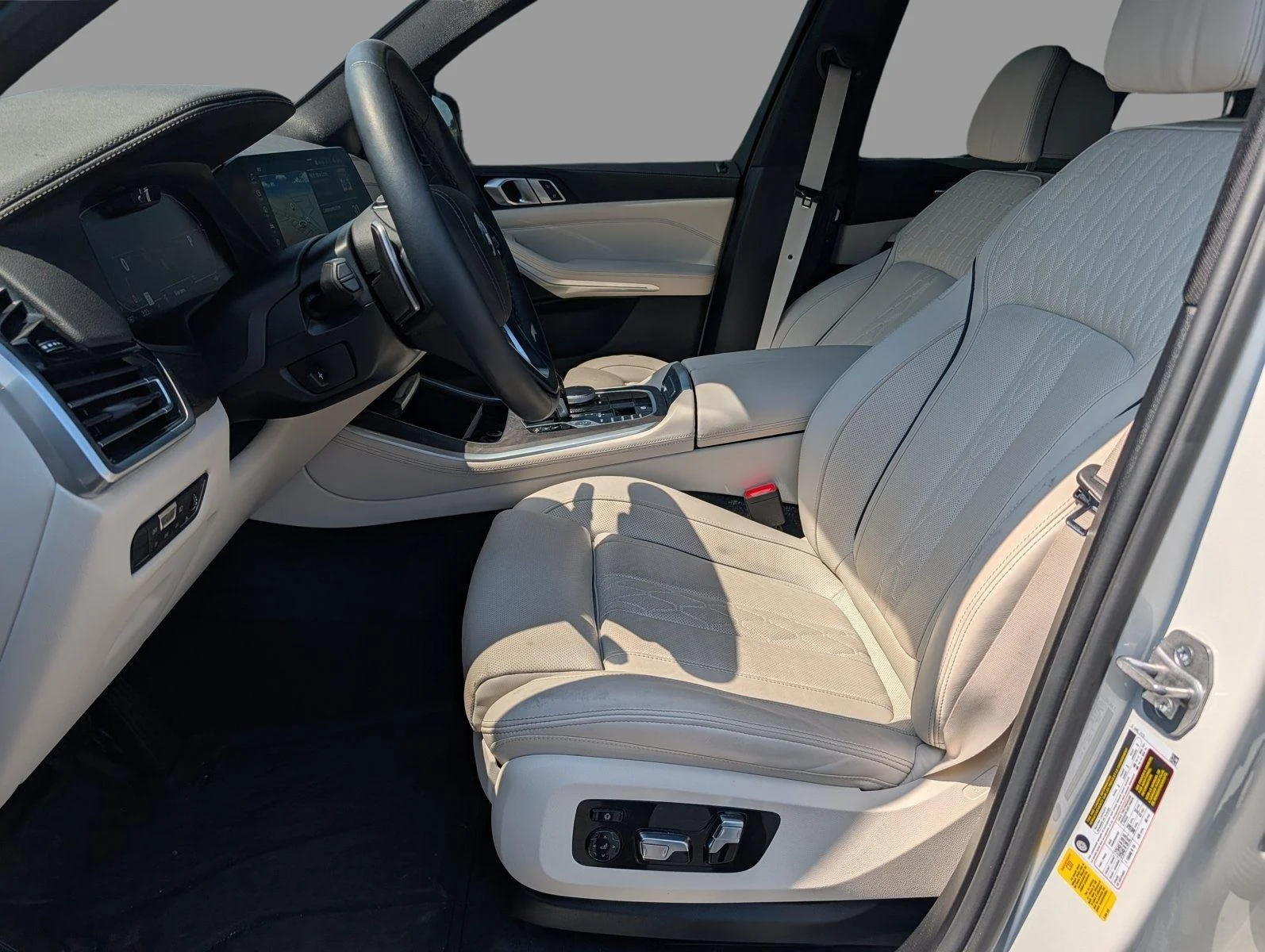 Used 2023 Mineral White Metallic BMW sDrive40i image 10
