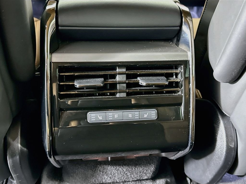 Used 2025 White Land Rover Dynamic SE image 28