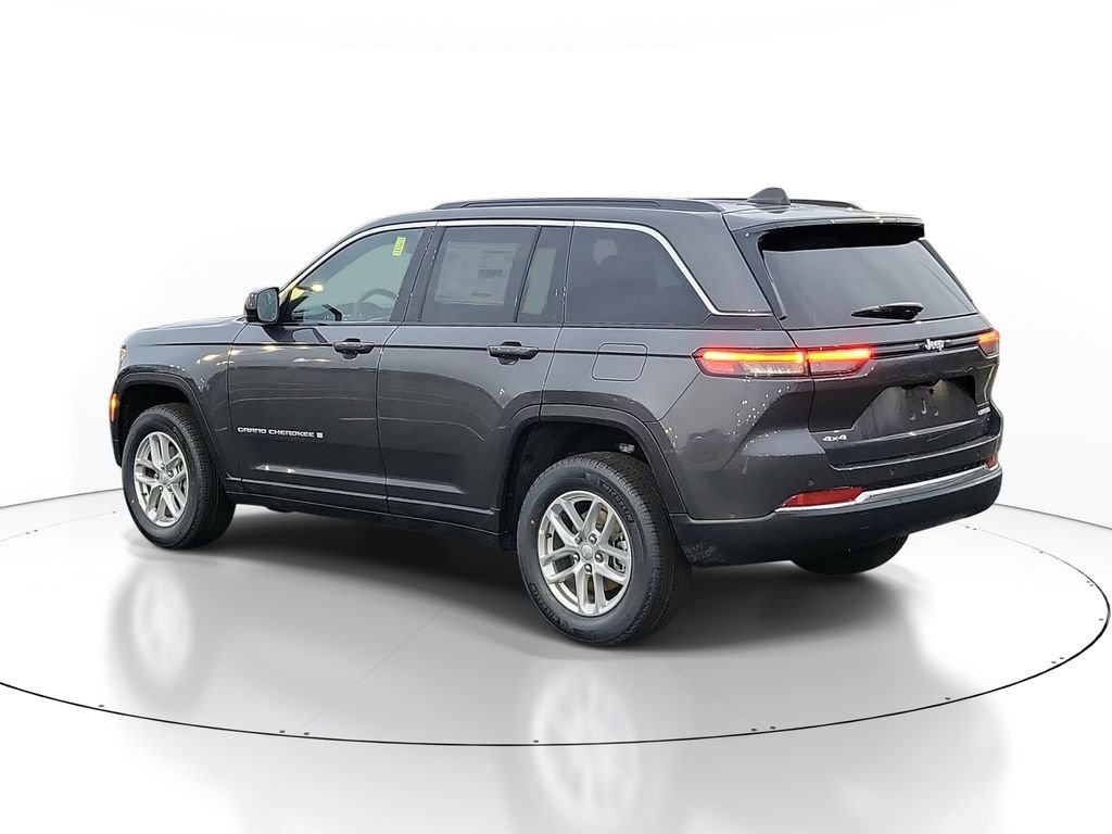 New 2026 Baltic Gray Metallic Clear-Coat Exterior Paint Jeep Laredo X image 3
