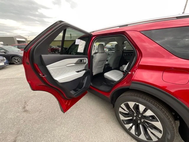 New 2026 Rapid Red Metallic Tinted Clearcoat Ford Platinum™ image 18