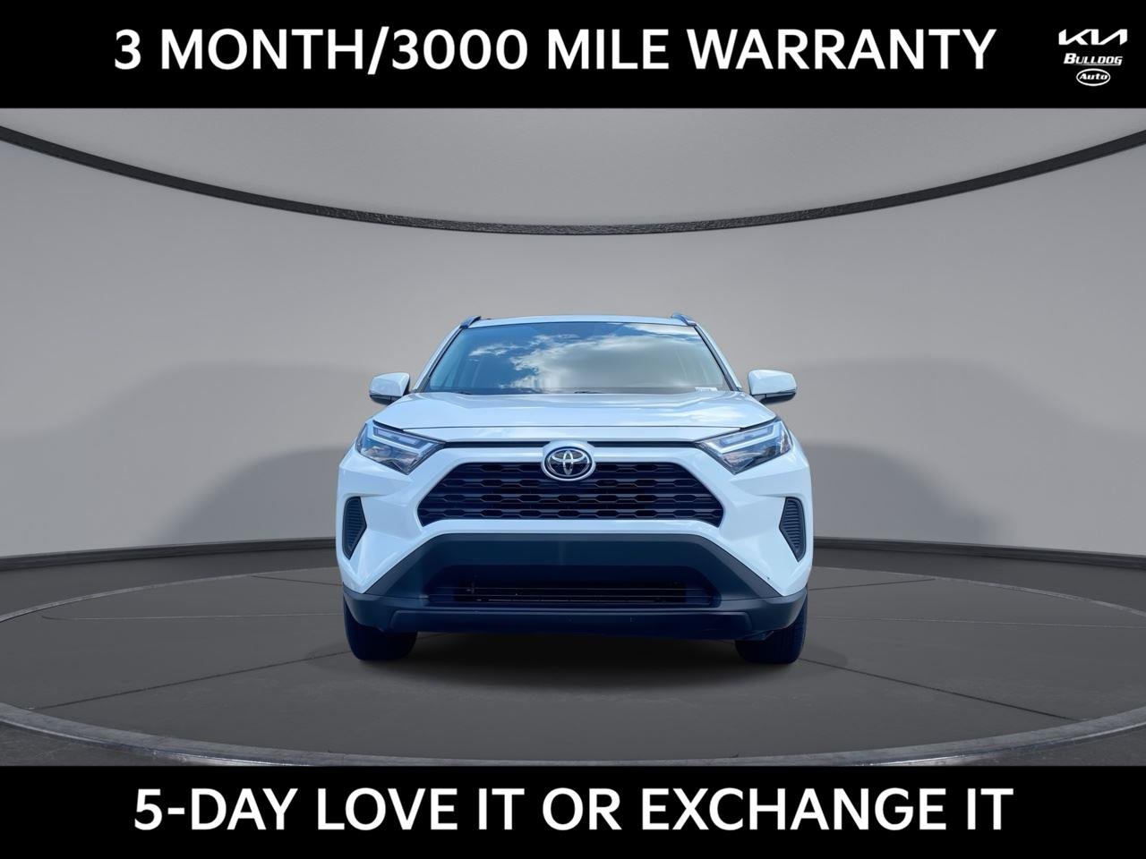 Used 2022 White Toyota XLE image 3