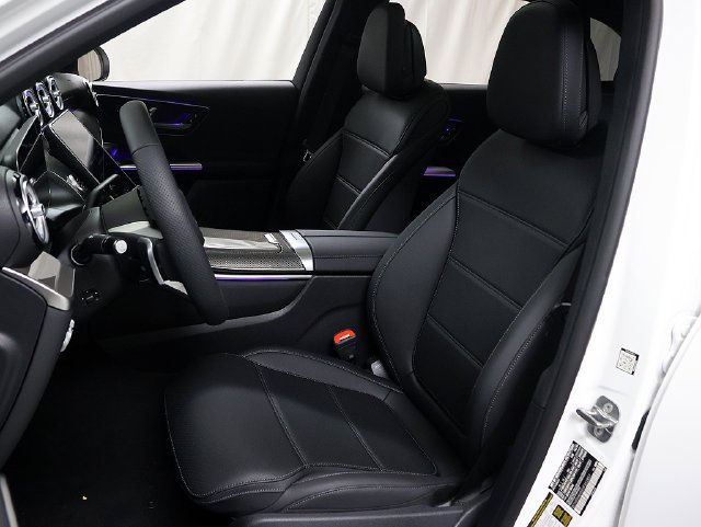 New 2027 Polar White Mercedes-Benz GLC 300 image 10