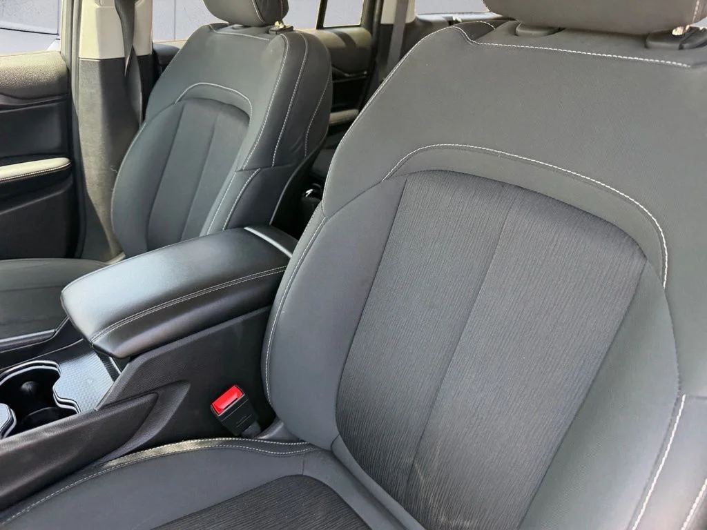 Used 2023 White Jeep Laredo image 9