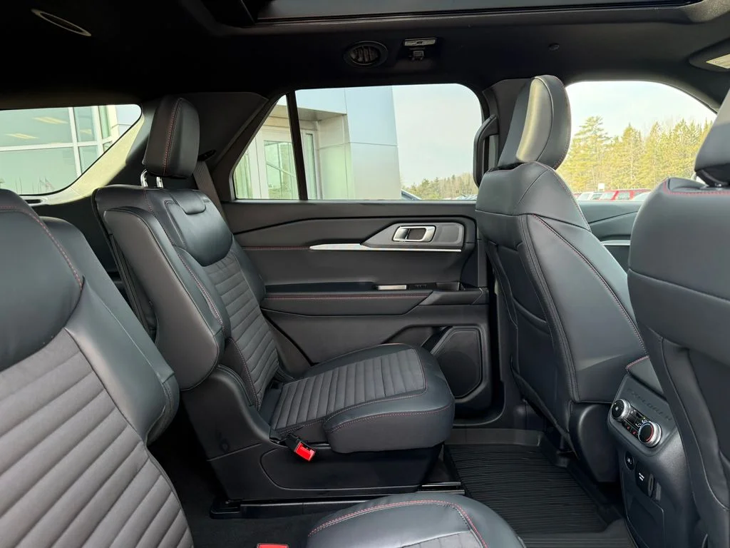 2026 Ford Explorer ST-Line - Photo 14
