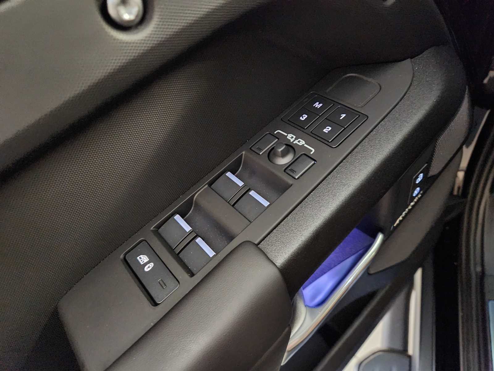 2026 Land Rover Defender V8 - Photo 23