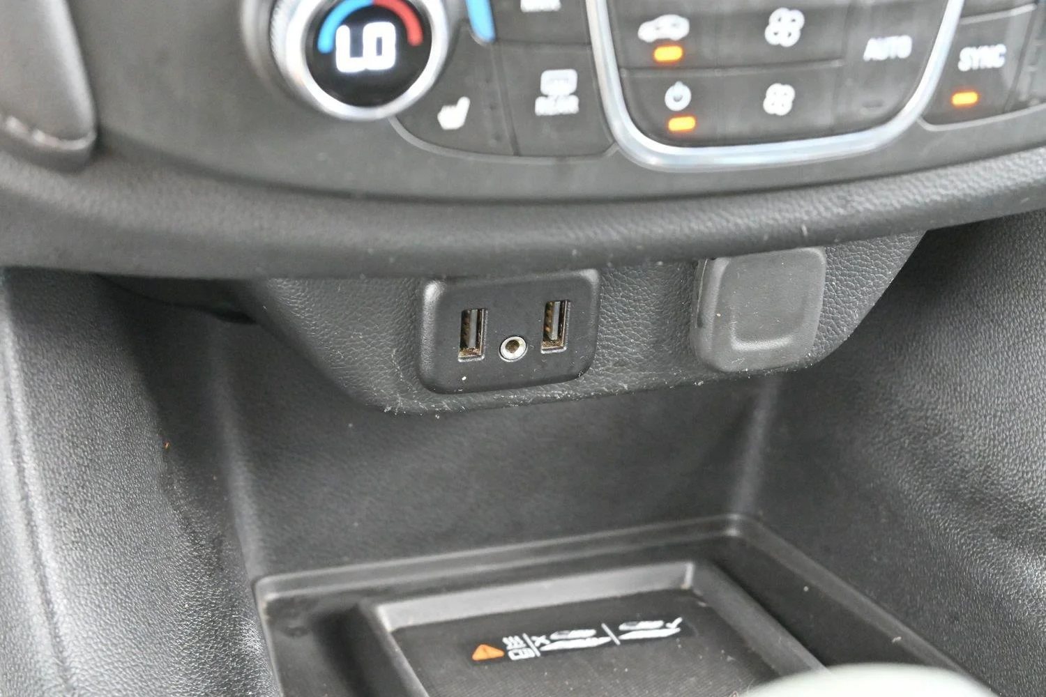 Used 2022 Summit White Chevrolet LT Cloth image 24