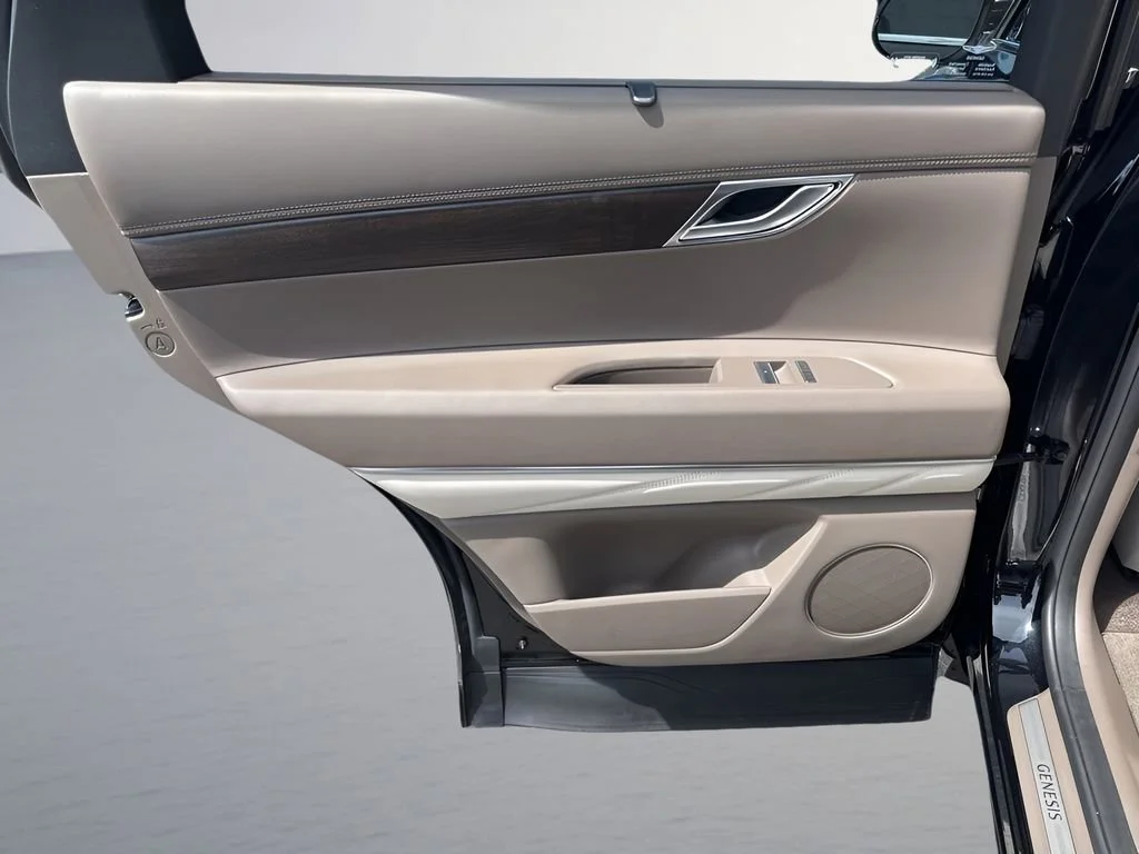 Used 2023  Genesis  image 32