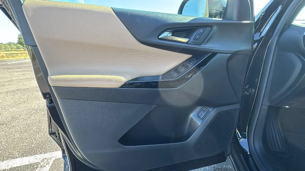 New 2027 Mosaic Black Metallic Chevrolet ACTIV image 19