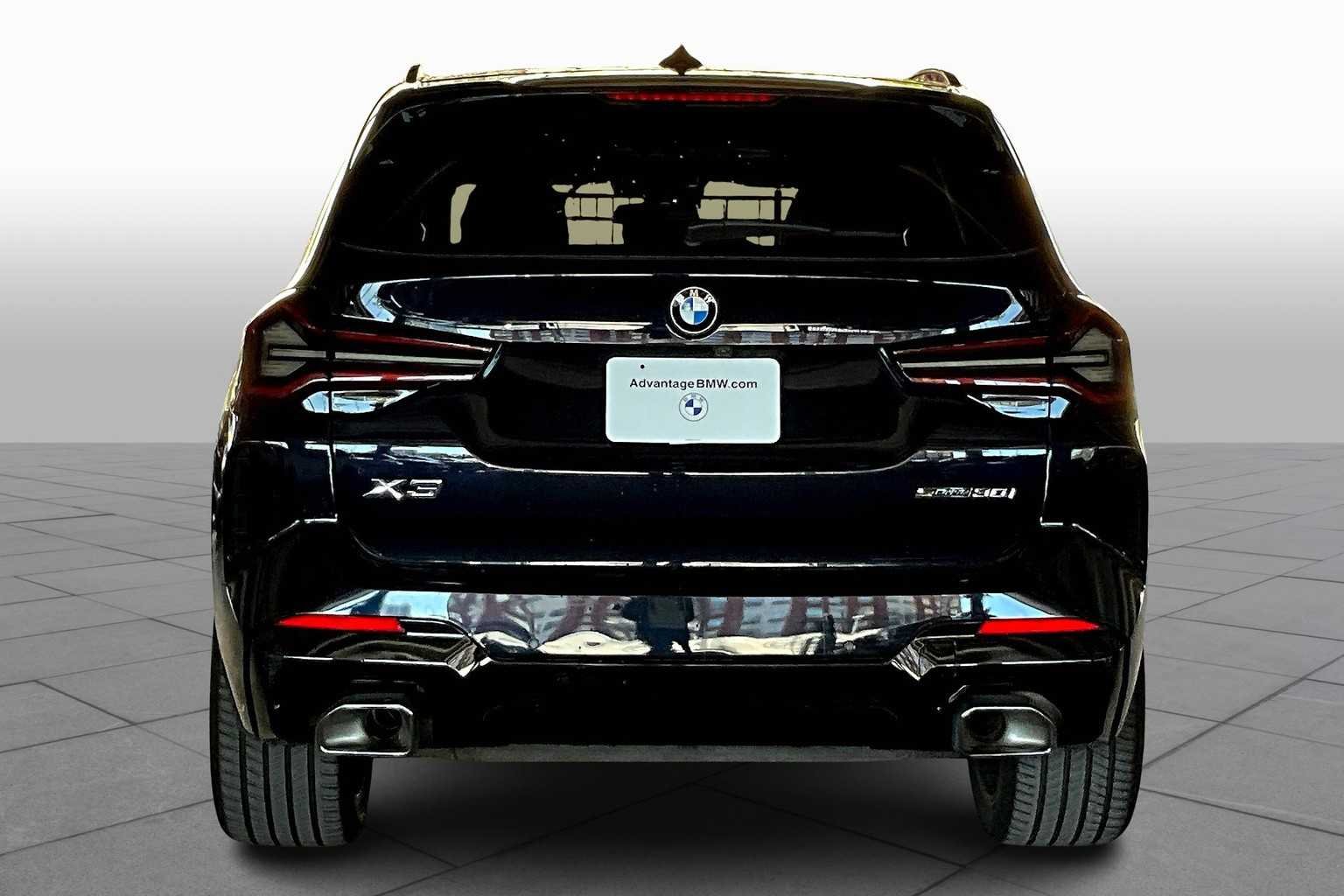 Used 2022 Carbon Black Metallic BMW sDrive30i image 4
