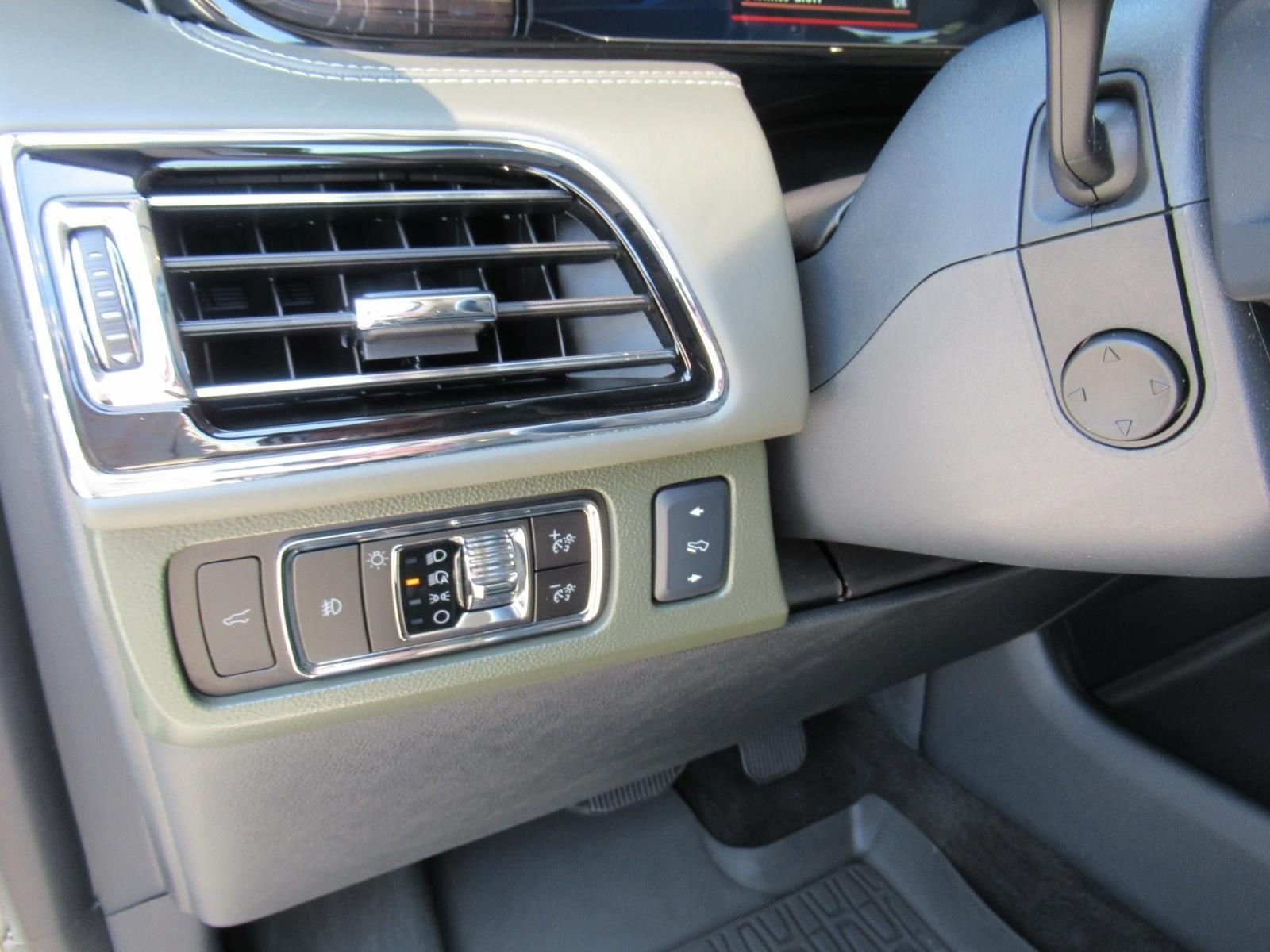 Used 2023 Green Lincoln Black Label image 18