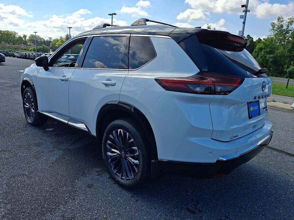 New 2026 Everest White Pearl TriCoat / Super Black Two-tone Nissan Platinum image 3