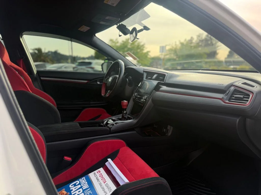 Used 2018  Honda Touring image 8