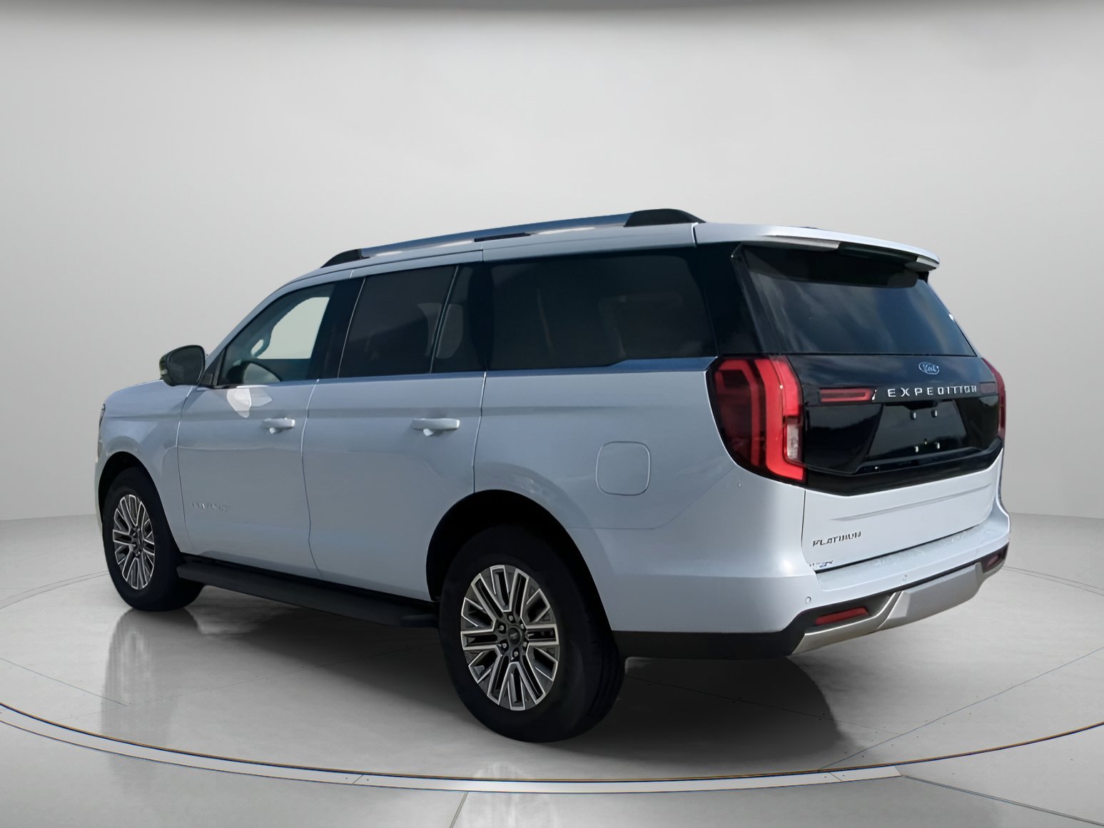 New 2026 Space Silver Metallic Ford Platinum® image 17