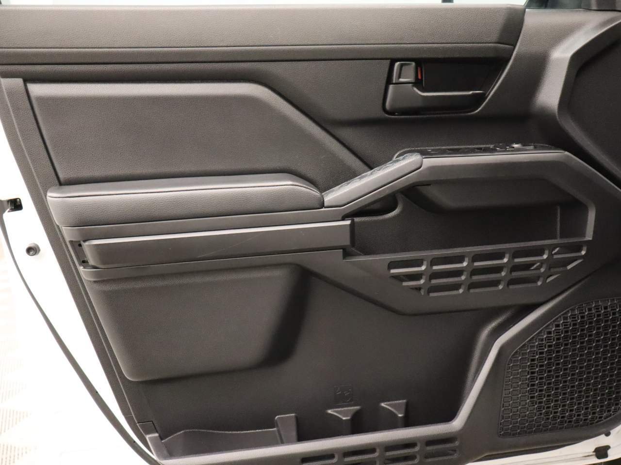 Used 2024 Ice Cap Toyota SR Crew Cab image 17
