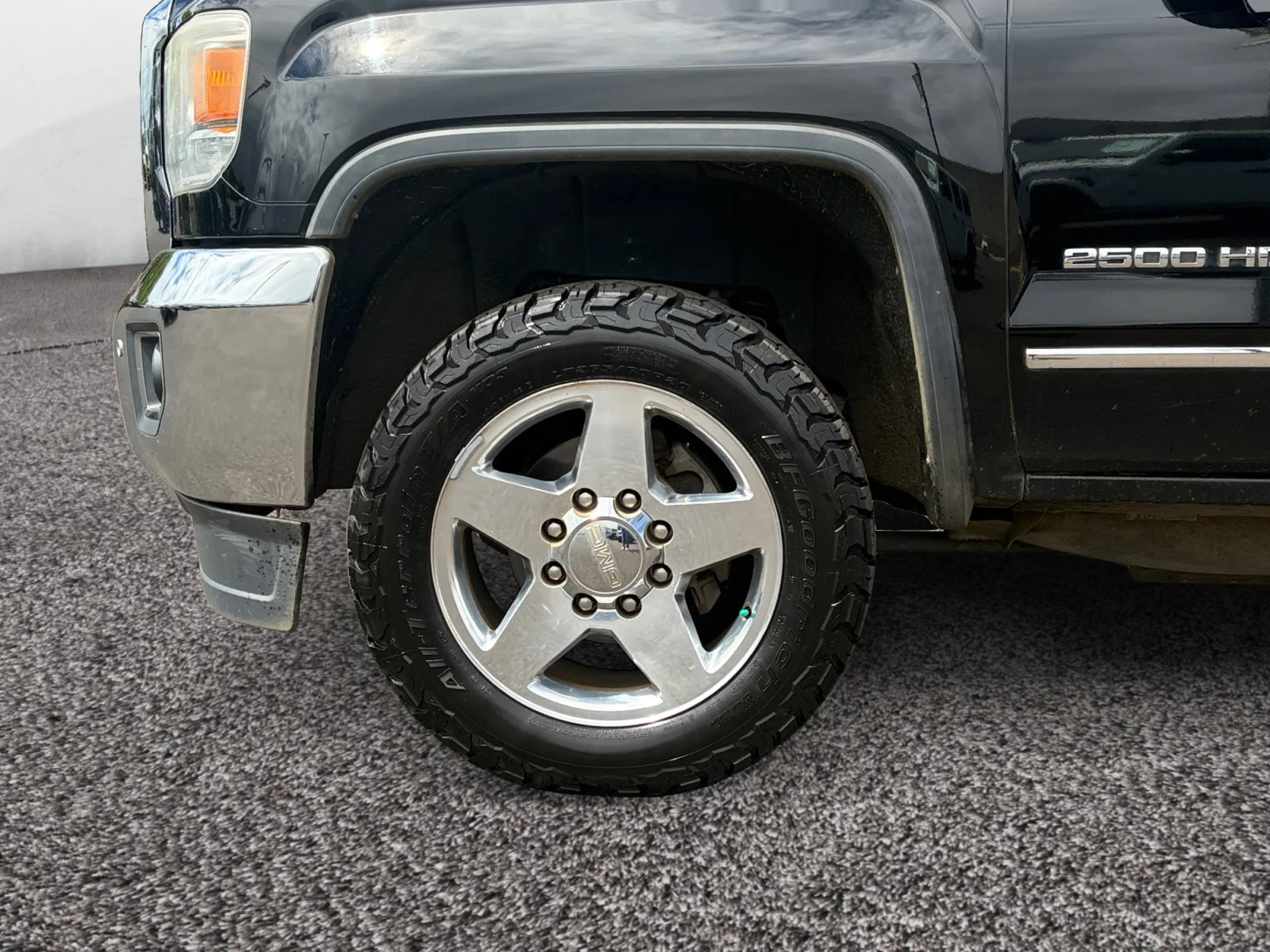Used 2015 Black GMC SLT image 9
