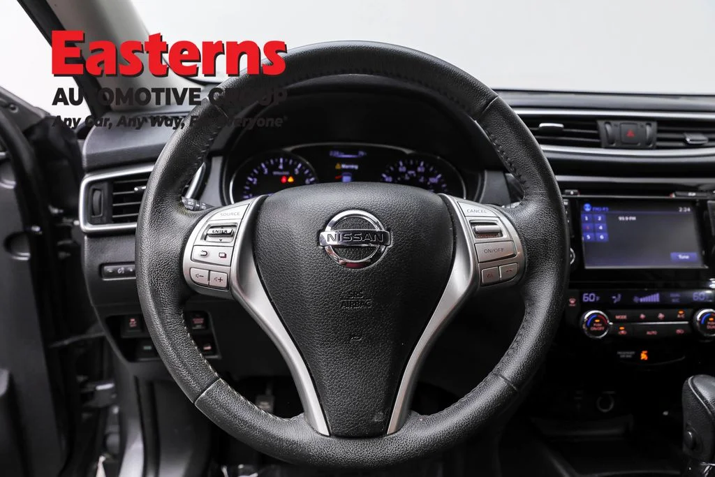 Used 2016 Gray Nissan SL image 10