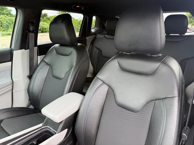 Used 2024 Gray Jeep Latitude image 10
