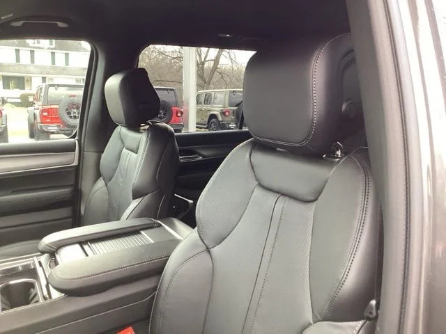 New 2026 Baltic-Gray Metallic Clear-Coat Exterior Paint Jeep  image 28