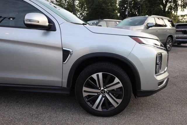 Used 2025 Silver Mitsubishi 2.0 SE image 15