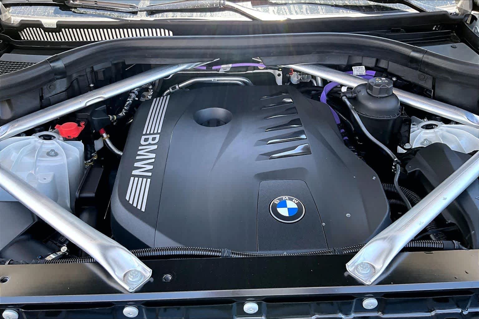 New 2026 Alpine White BMW sDrive40i image 16