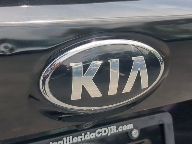2021 Kia Sorento LX - Photo 13