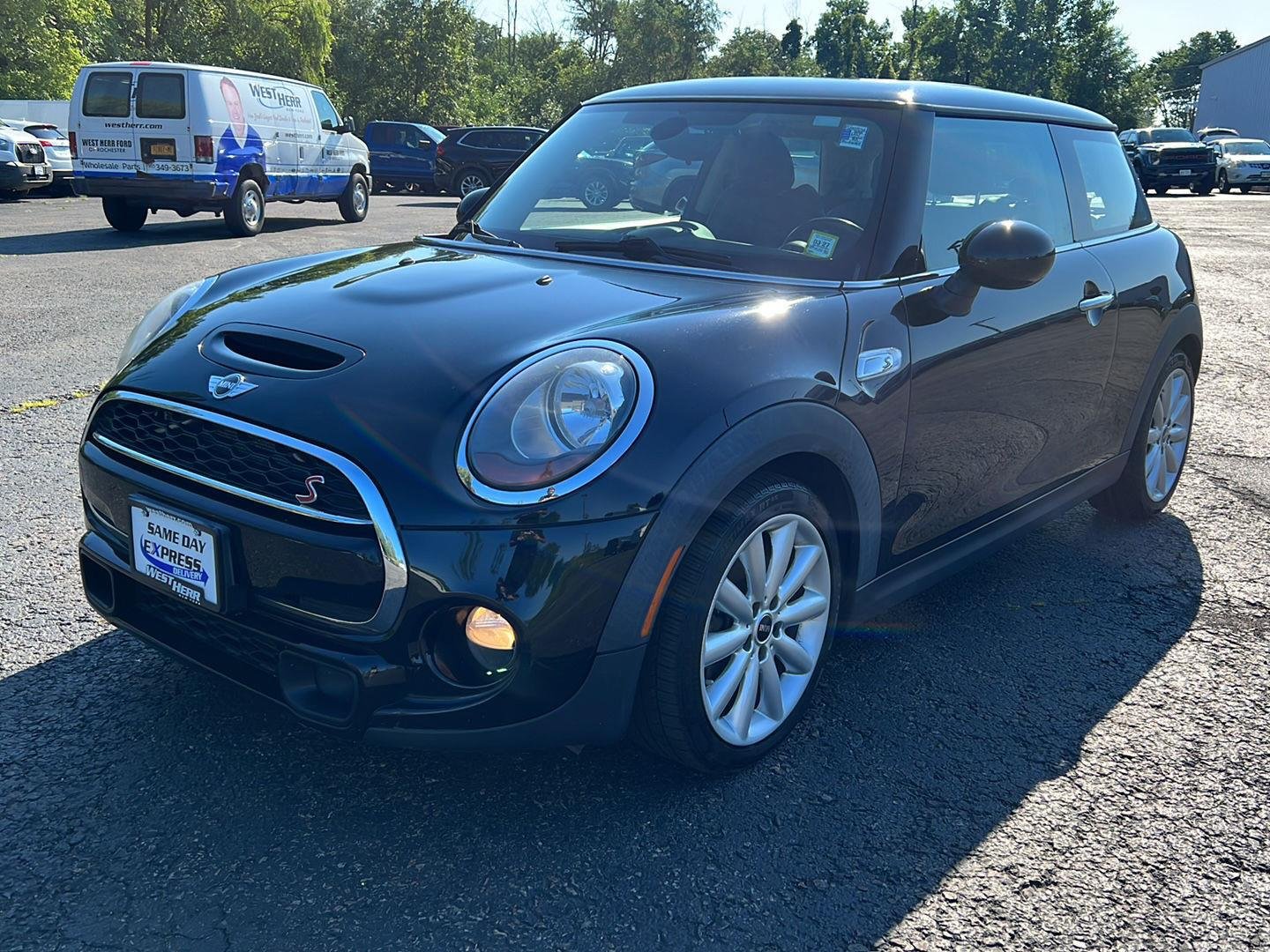 Used 2018 Midnight Black Metallic MINI Base image 3