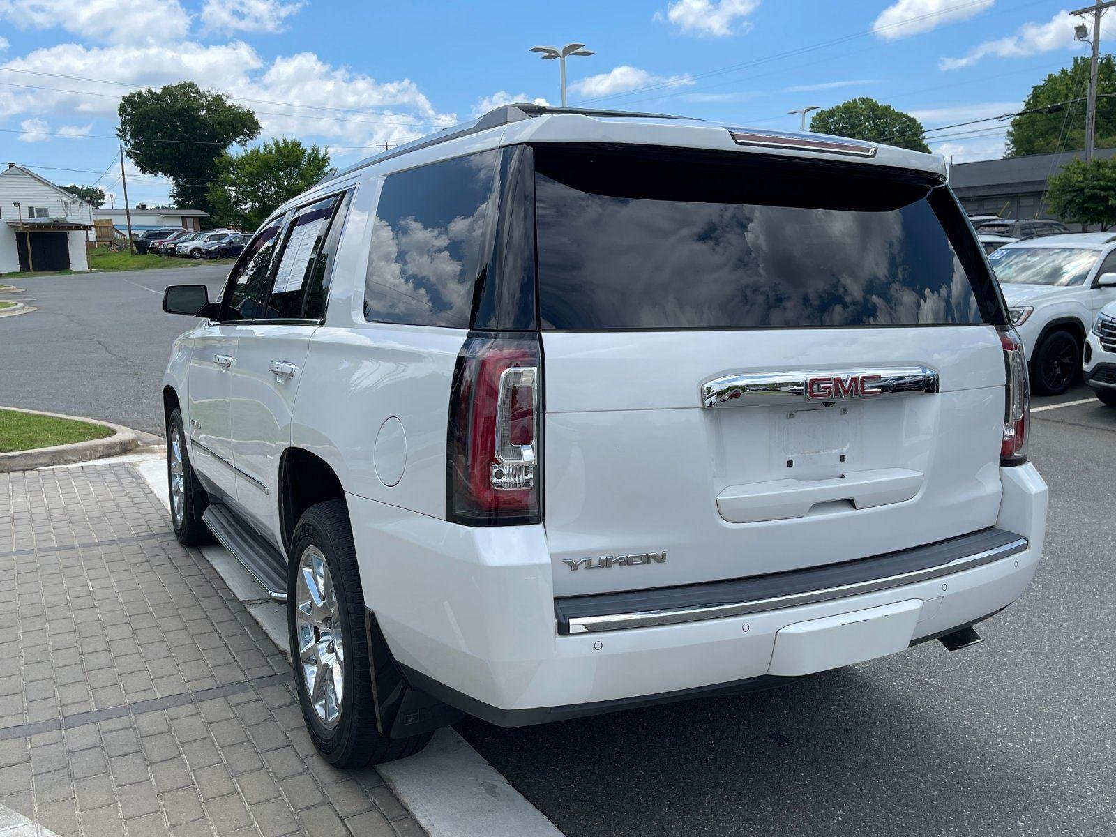 Used 2017 White Frost Tricoat GMC Denali image 3