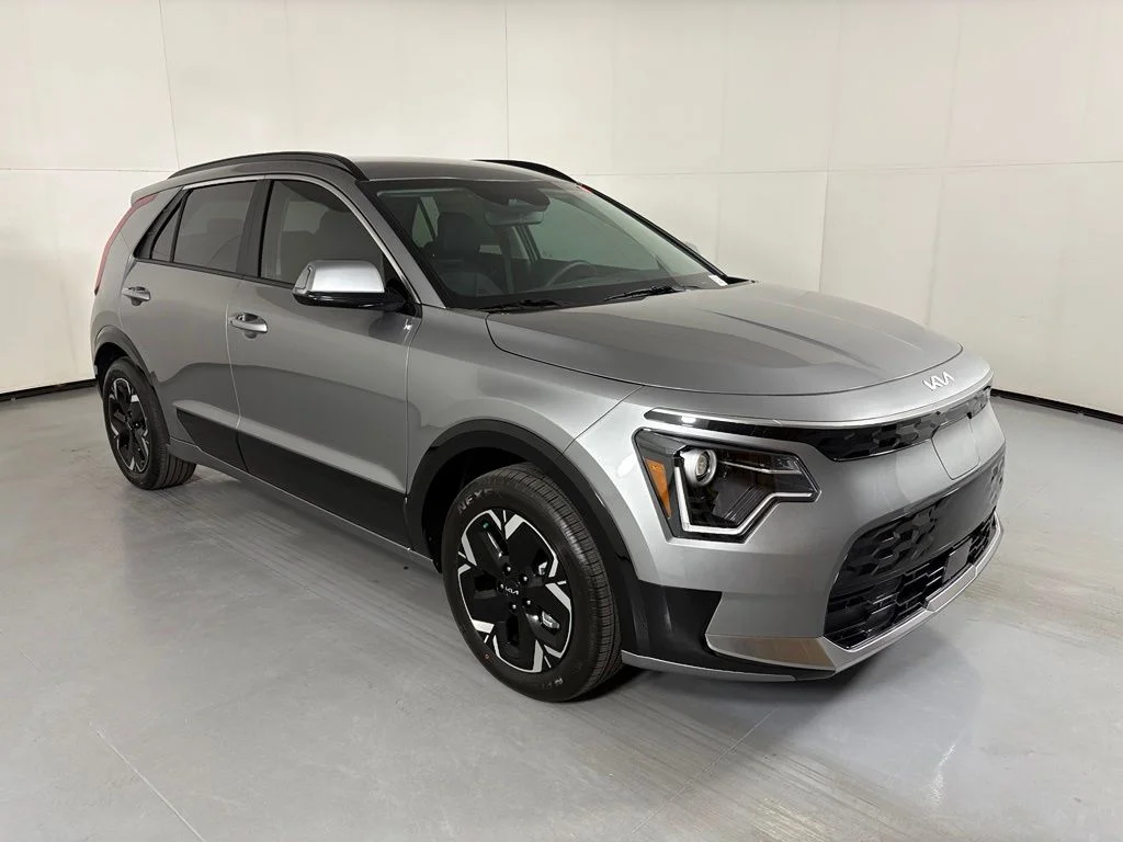 New 2026 Steel Gray Kia WIND image 2