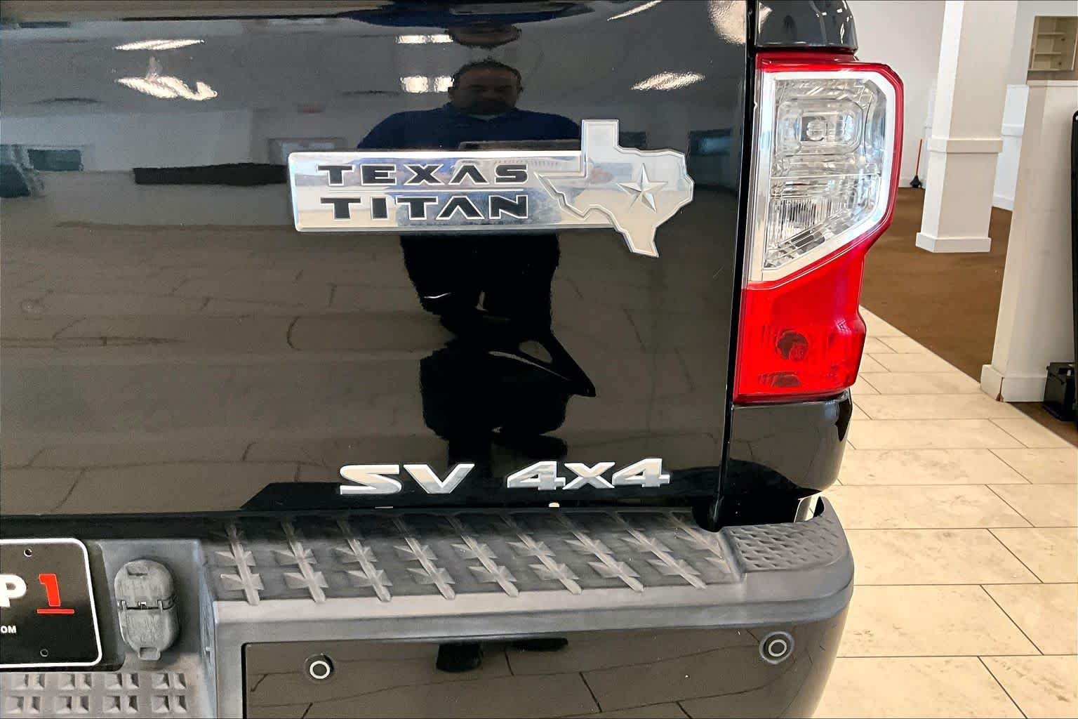 Used 2019 Magnetic Black Metallic Nissan SV image 9