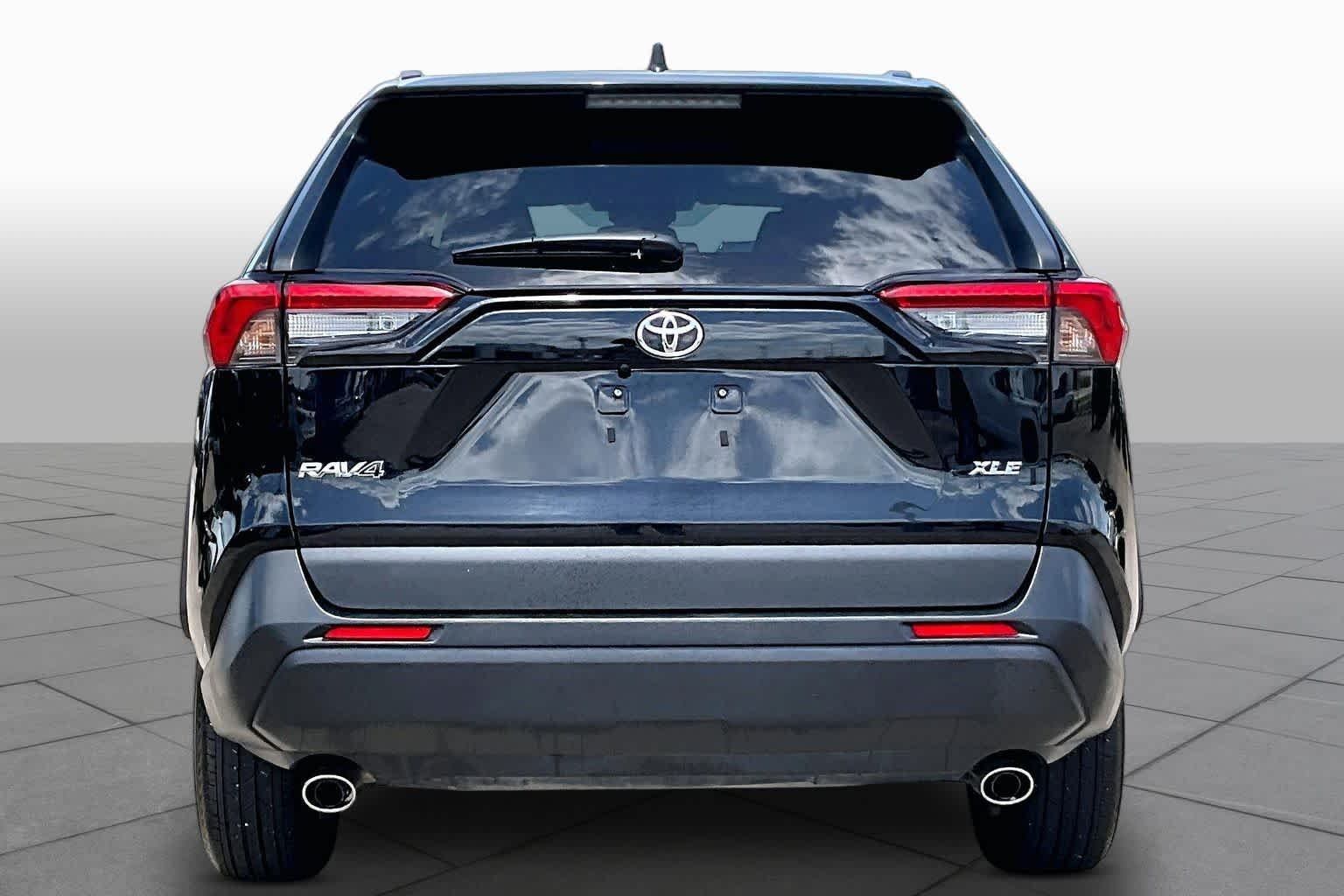 Used 2025 Midnight Black Metallic Toyota XLE image 5