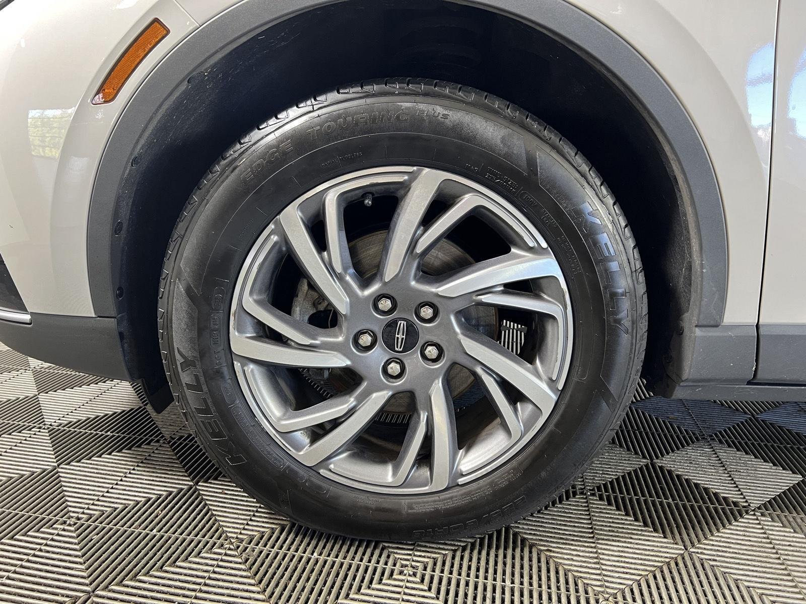 Used 2023 Ceramic Pearl Lincoln Standard image 18