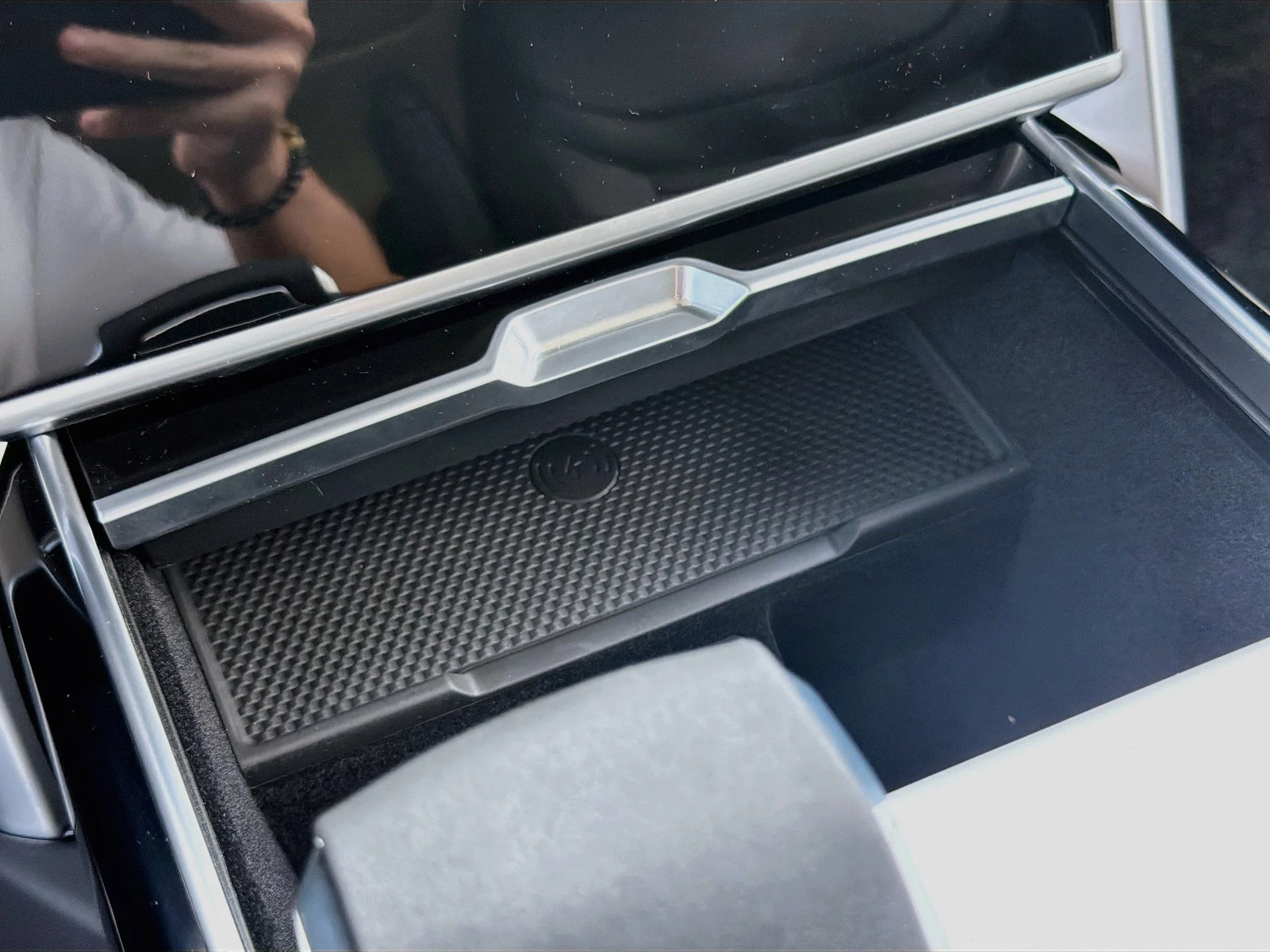 New 2026 Santorini Black Land Rover SE image 32