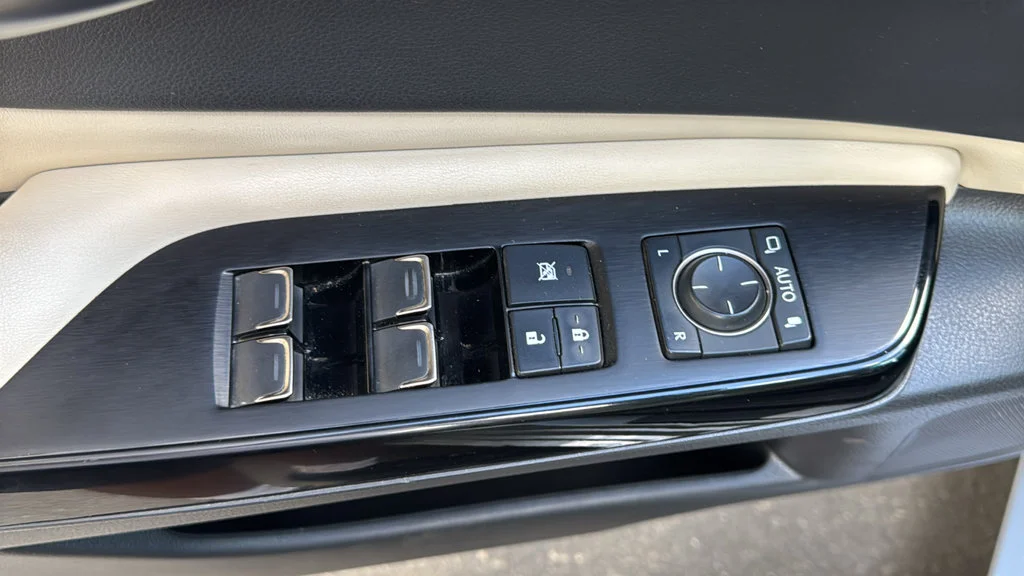 Certified Used 2023 Silver Lexus 300h image 19